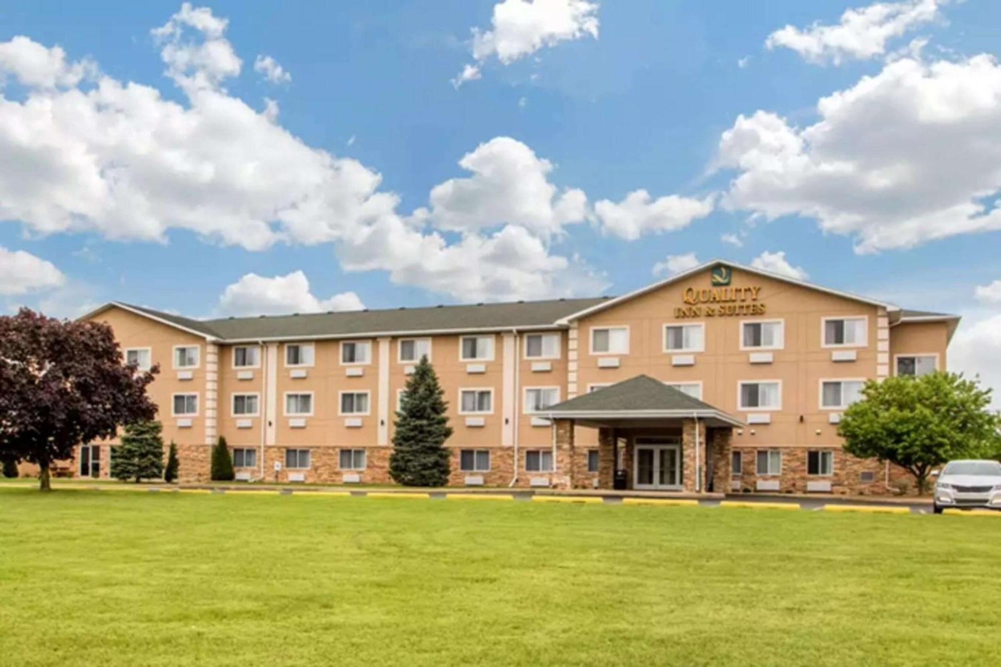 Quality Inn & Suites Wisconsin Dells Downtown - Waterparks Area Екстериор снимка