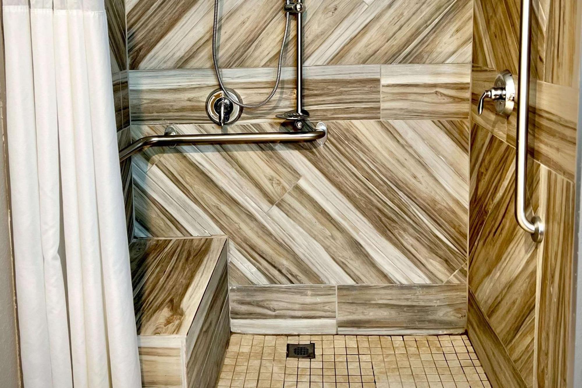 Quality Inn & Suites Wisconsin Dells Downtown - Waterparks Area Екстериор снимка